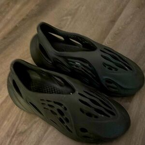 Yeezy Onyx Foam Runner